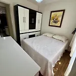 Quarto A Poucos Mts Da Praia De Camboriu